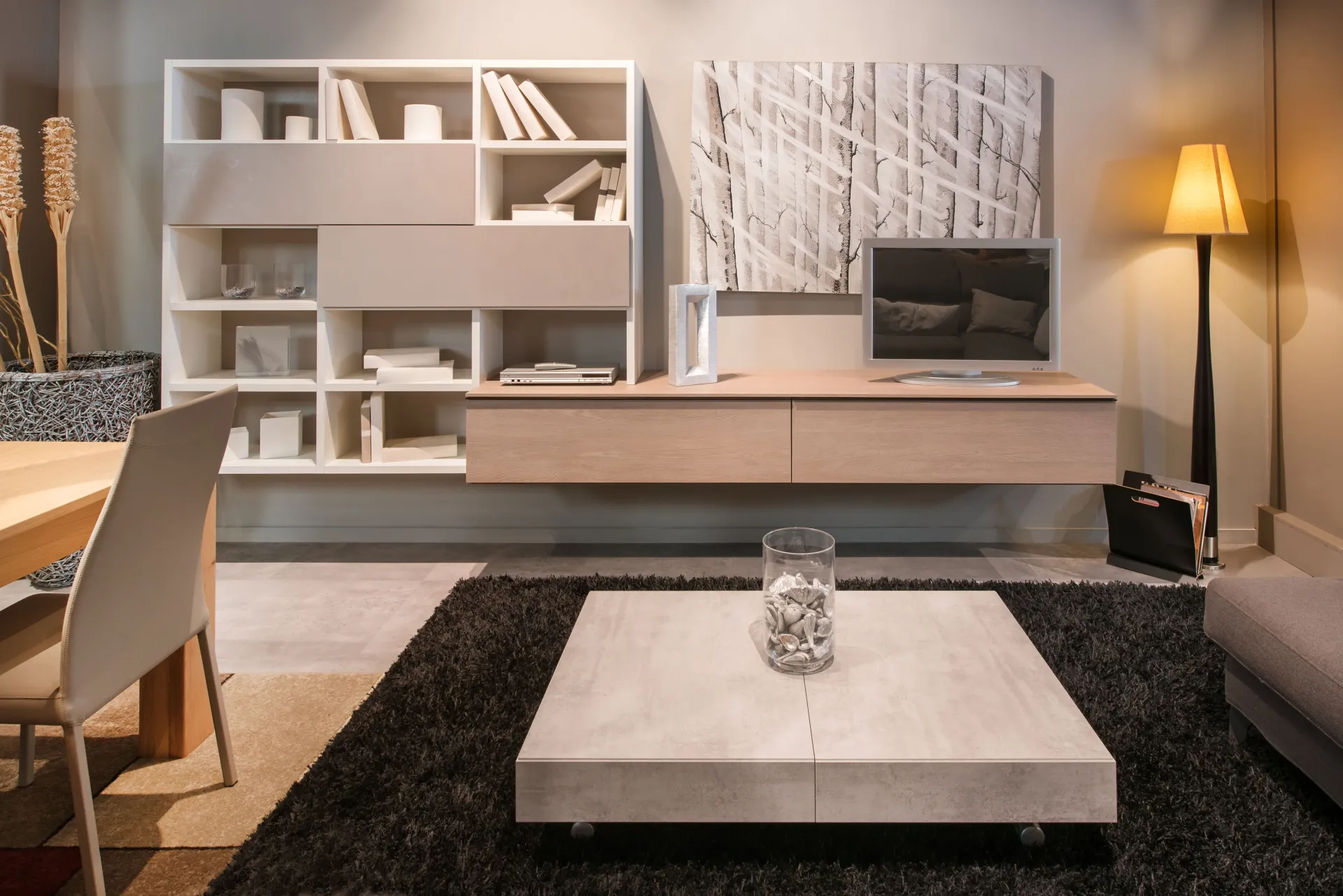 Eleganter Wohnbereich mit Designer-Möbeln